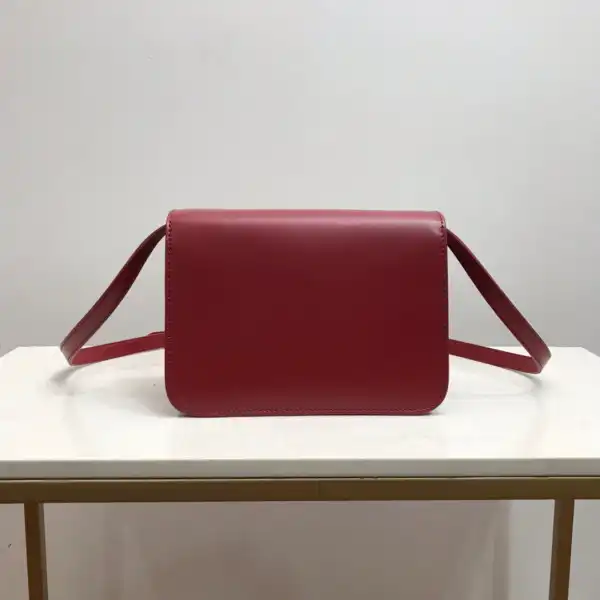 First bag ru BURBERRY SMALL TB Bag