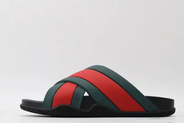 Bagsoffer GUCCI rubber slide sandal with Web