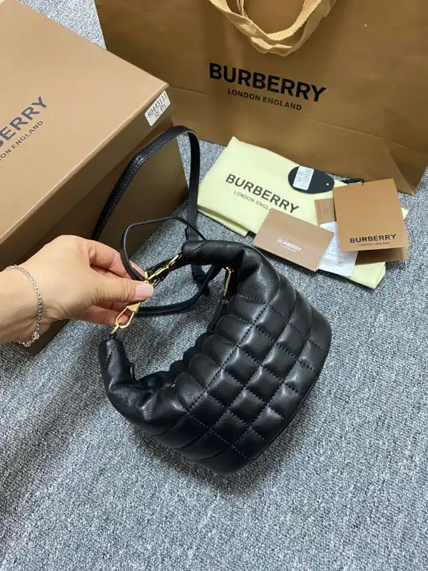 Yupoo bagsoffer BURBERRY Small Quilted Lambskin Crescent Lola Bag