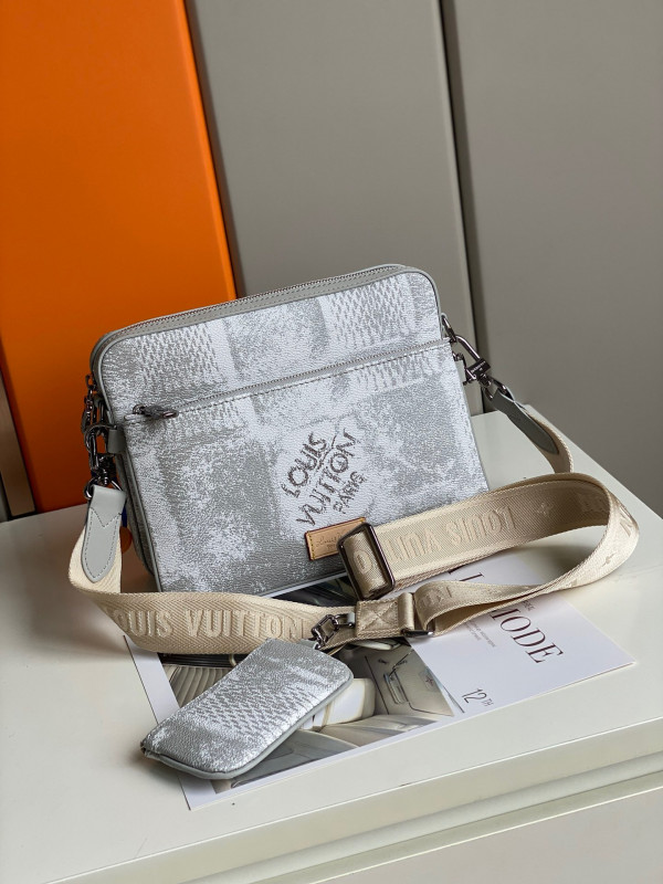 [FREE SHIPPING] LOUIS VUITTON TRIO MESSENGER