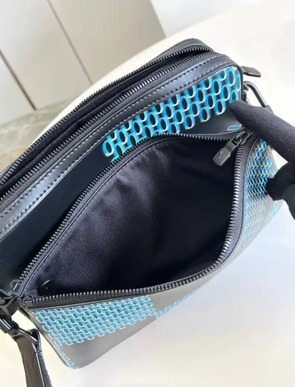 Cheap LOUIS VUITTON TRIO MESSENGER