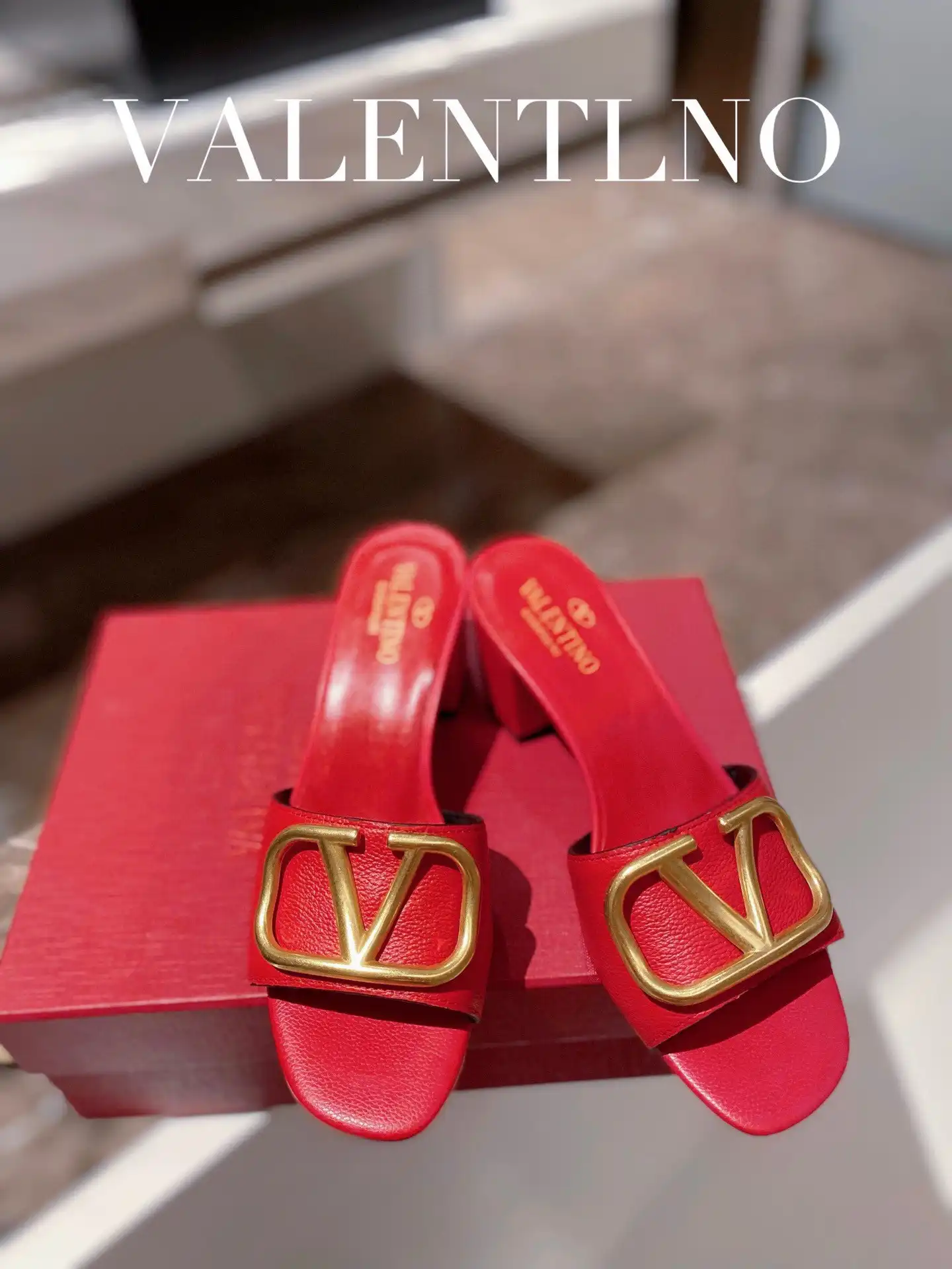 First bag ru VALENTINO VLOGO SIGNATURE SLIDE SANDAL