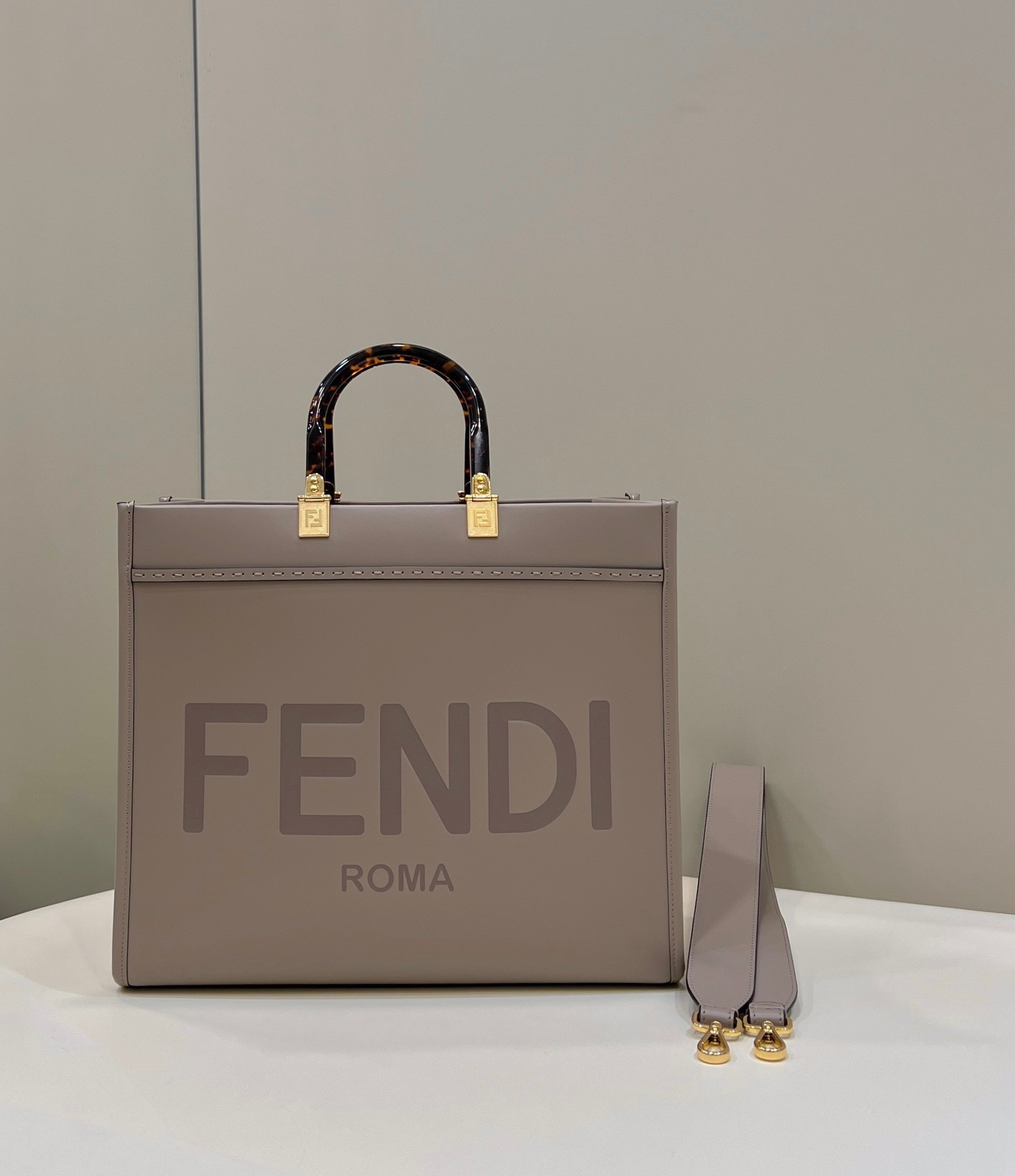 HOT SALE Fendi Sunshine Medium-35*17*31cm