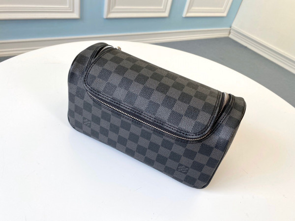 [FREE SHIPPING] LOUIS VUITTON TOILETRY POUCH