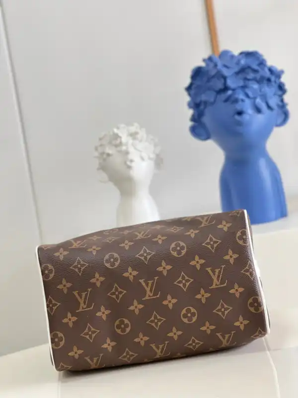 Eliminating the middleman and passing on savings to you. With massive production and tax-free benefits LOUIS VUITTON SPEEDY BANDOULIÈRE 25