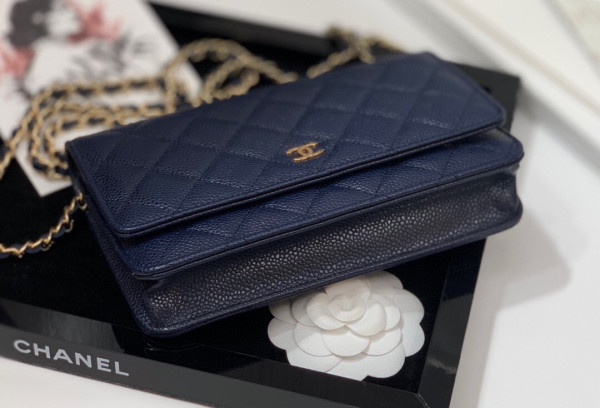 CL CHAIN WALLET CAVIAR WITH GOLD HARDWARE