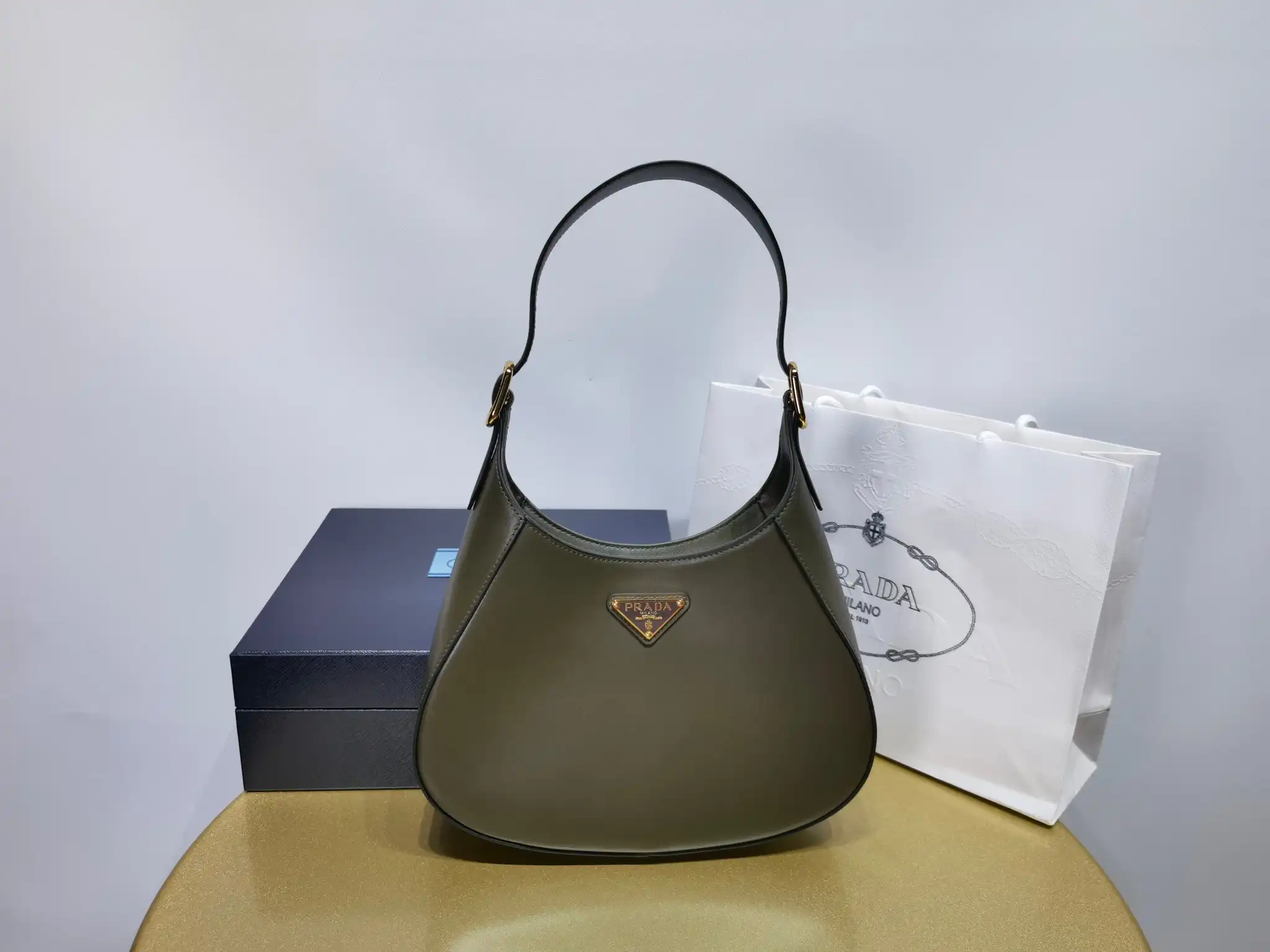 REP Prada Leather shoulder bag