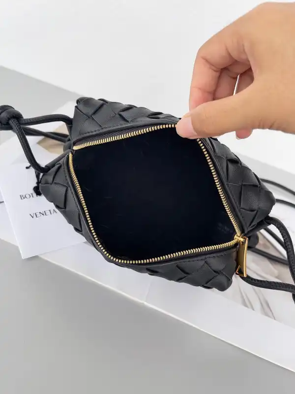 First bag ru BOTTEGA VENETA Mini Loop Camera Bag