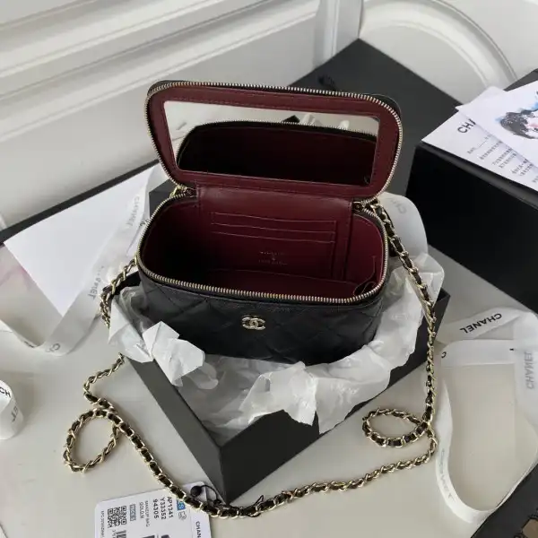 Yupoo bagsoffer CL SMALL VANITY WITH CLASSIC CHAIN