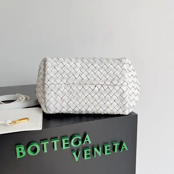 First bag ru BOTTEGA VENETA MINI CABAT