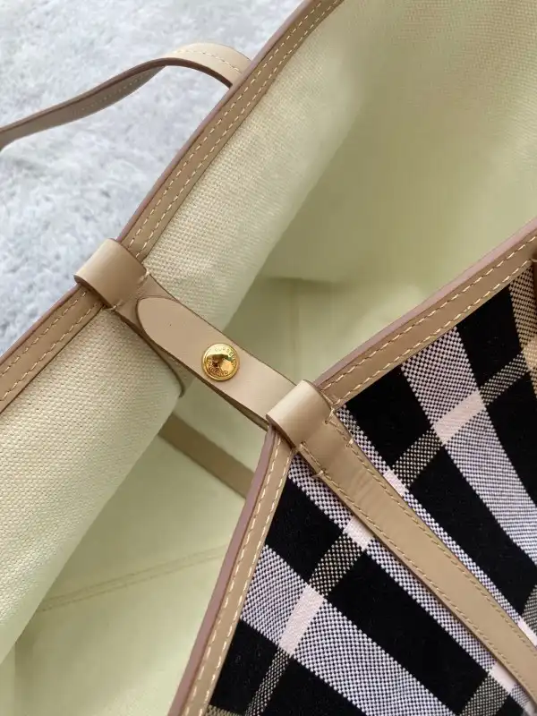 BURBERRY TOTE