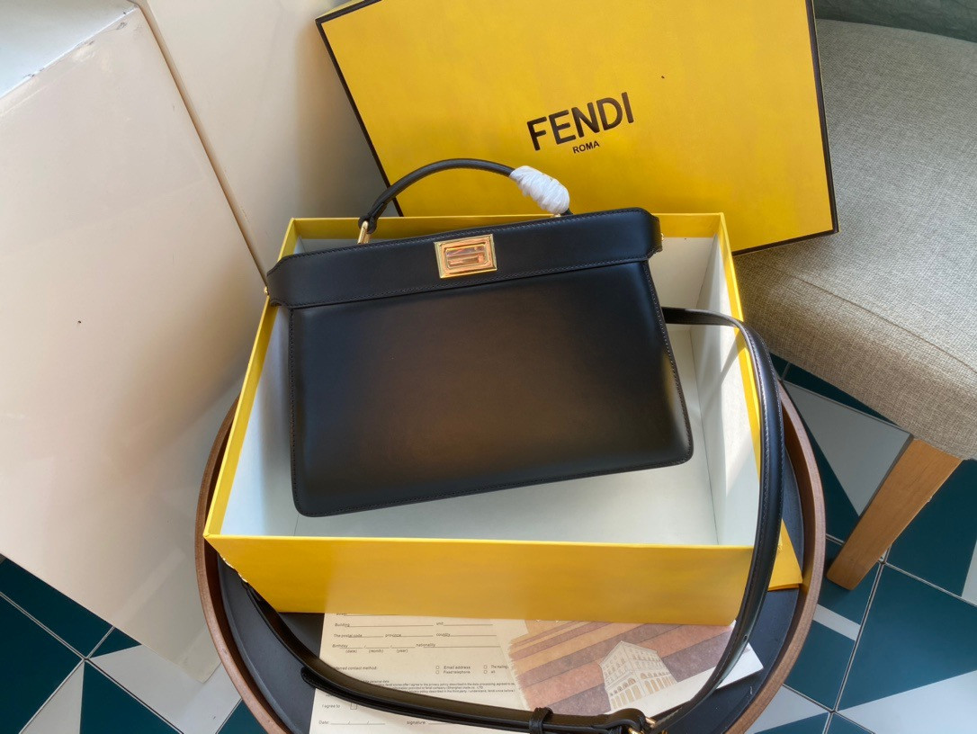 HOT SALE FENDI PEEKABOO ISEEU EAST-WEST