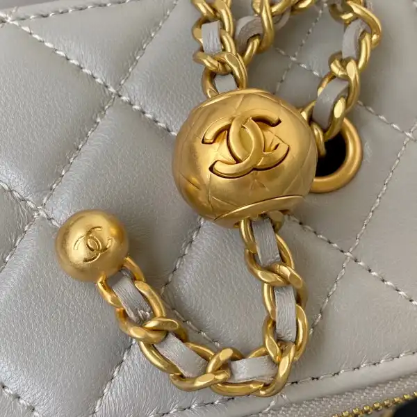 CHANEL CHANELUTCH WITH CHAIN