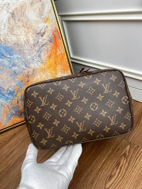 LOUIS VUITTON NÉONOÉ