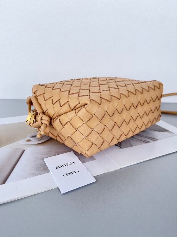 HOT SALE BOTTEGA VENETA Small Loop Camera Bag