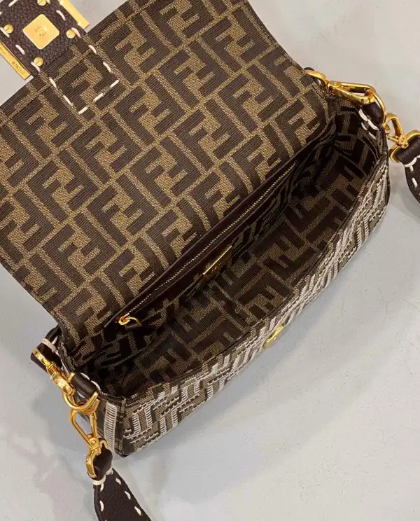 Bagsoffer yupoo FENDI BAGUETTE