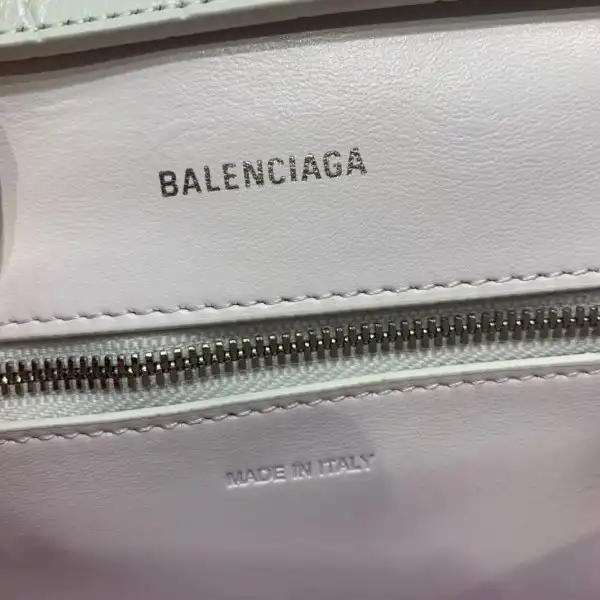 Yupoo bagsoffer BALENCIAGA DOWNTOWN MEDIUM SHOULDER BAG