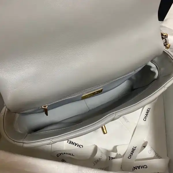 First bag ru CHANEL 19 FLAP BAG