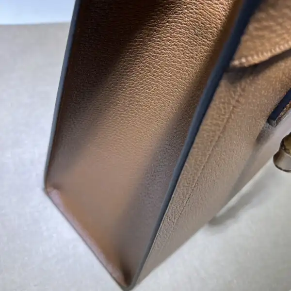 First bag ru Gucci Diana medium tote bag