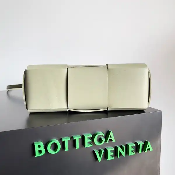 Bagsoffer yupoo BOTTEGA VENETA ARCO MINI TOTE