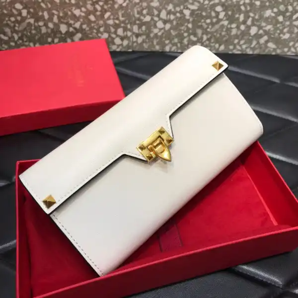 VALENTINO ROCKSTUD WALLET