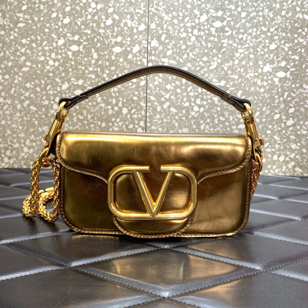 HOT SALE VALENTINO LOCÒ SMALL SHOULDER BAG IN CALFSKIN