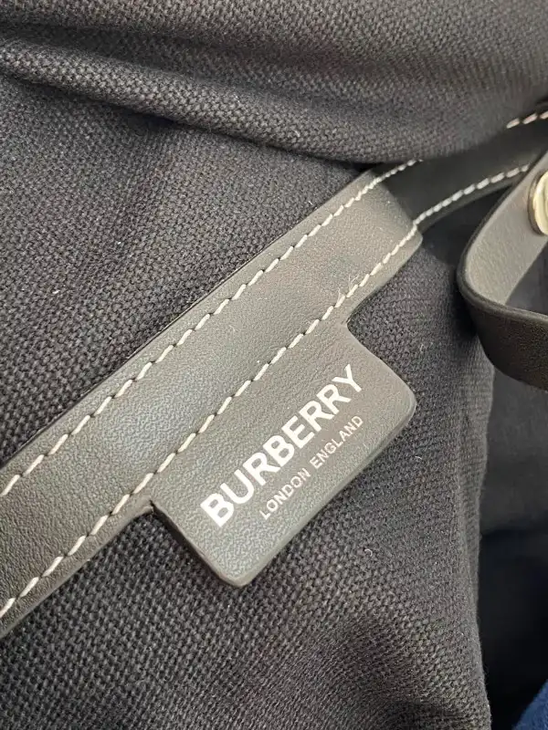 BURBERRY Beach Tote