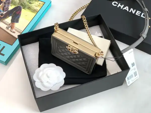 CHANEL BOY MINAUDIERE