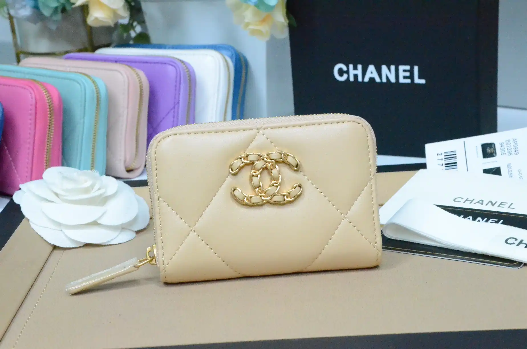 CHANEL 19 ZIPPED COIN PURSE