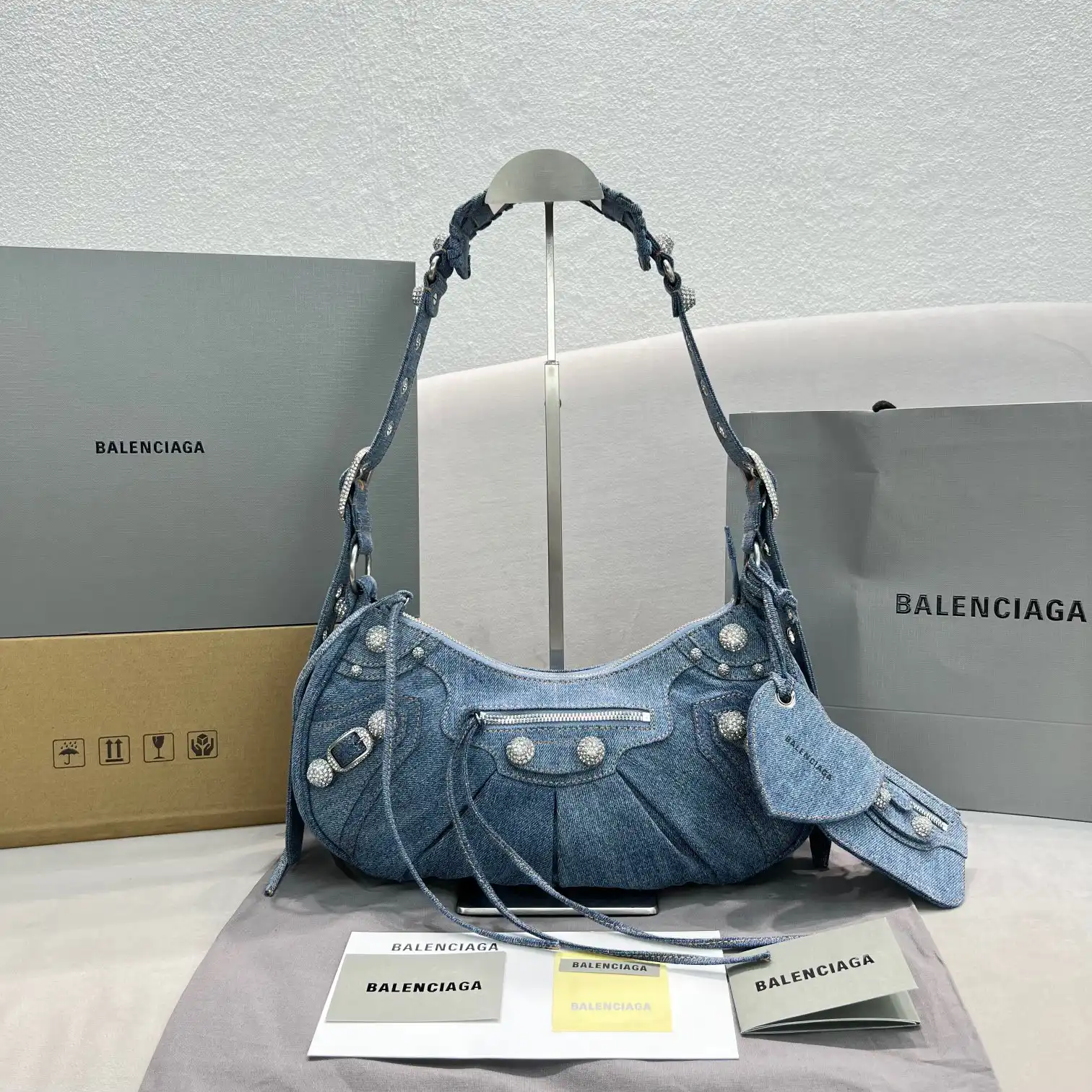 First Bag Ru BALENCIAGA WOMEN'S LE CAGOLE SMALL SHOULDER BAG