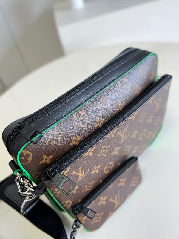 LOUIS VUITTON TRIO MESSENGER