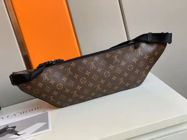 First bag ru LOUIS VUITTON CHRISTOPHER BUMBAG