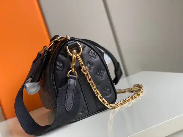 Repladies offers premium fake Louis bags at unbeatable prices. Our products are cheap because we focus on direct sales LOUIS VUITTON SPEEDY BANDOULIÈRE 22