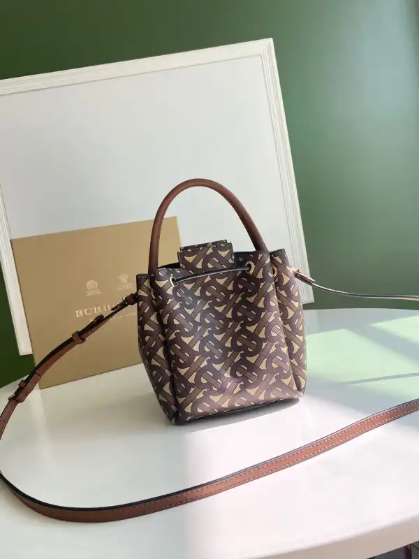 Bagsoffer BURBERRY Bucket Bag