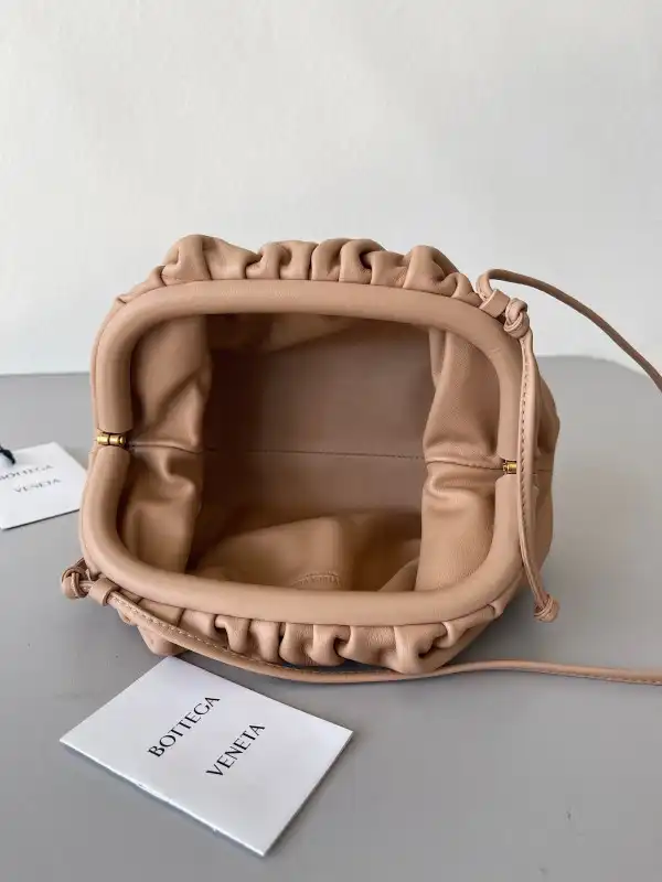 First bag ru BOTTEGA VENETA MINI POUCH