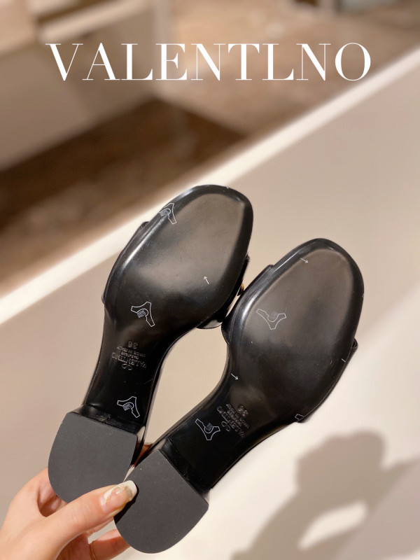 VALENTINO VLOGO SIGNATURE SLIDE SANDAL