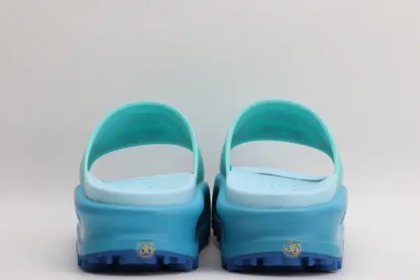 GUCCI slide with Interlocking G