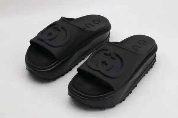 GUCCI slide with Interlocking G