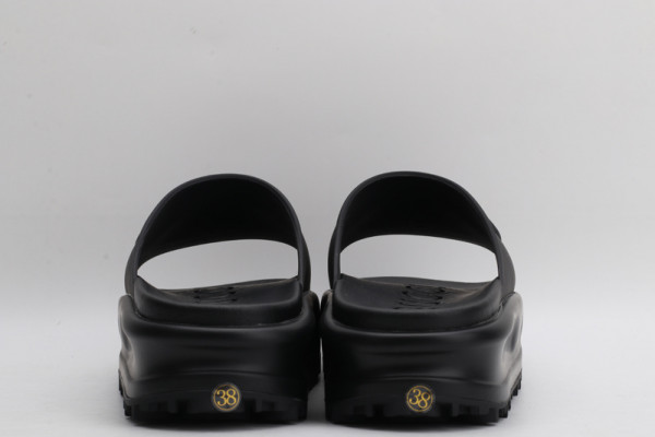 GUCCI slide with Interlocking G