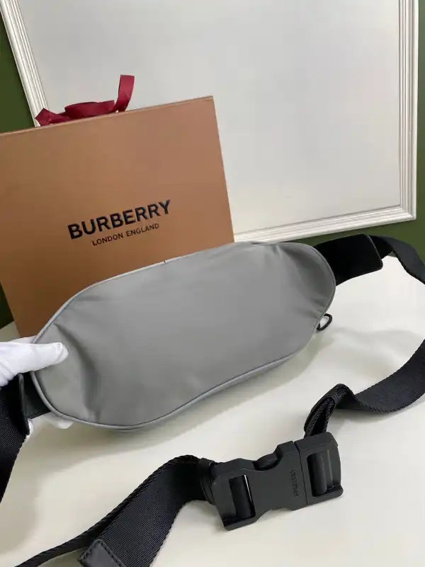 Bagsoffer BURBERRY BUM BAG