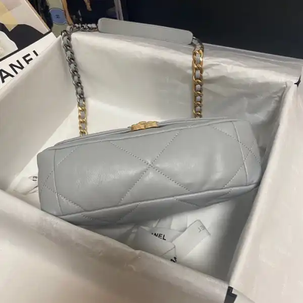 CHANEL 19 FLAP BAG