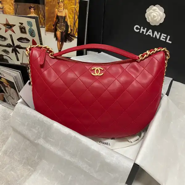 CHANEL HIPPIE BAG