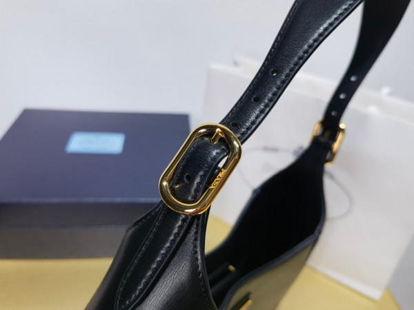 HOT SALE Prada Leather shoulder bag