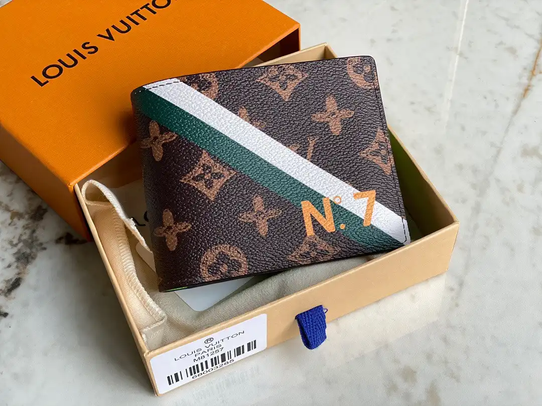 First bag ru LOUIS VUITTON MULTIPLE WALLET