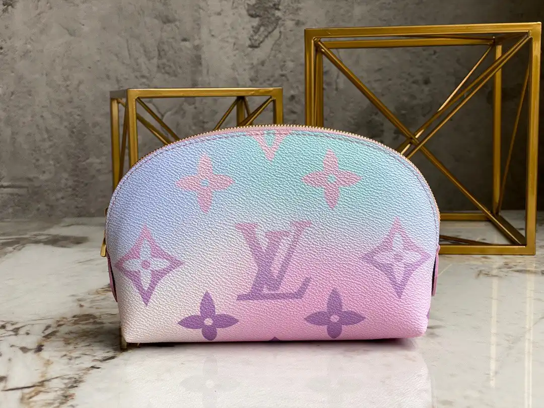 TO Louis Vuitton COSMETIC POUCH