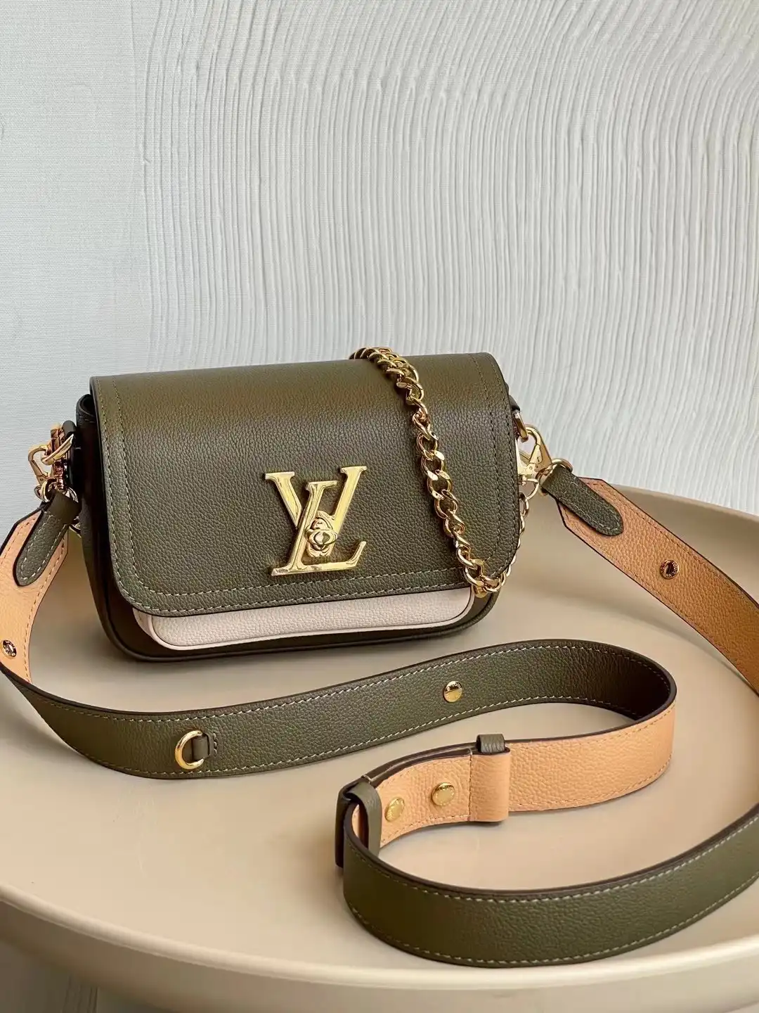 TO LOUIS VUITTON LOCKME TENDER