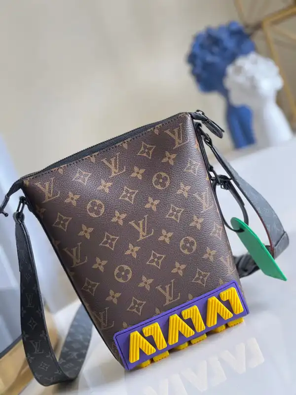 Frstbag ru LOUIS VUITTON CRUISER MESSENGER