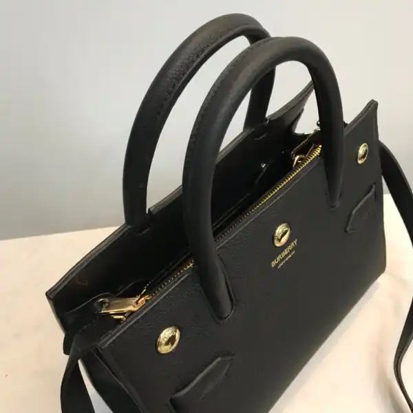 First bag ru BURBERRY Mini Leather Title Bag