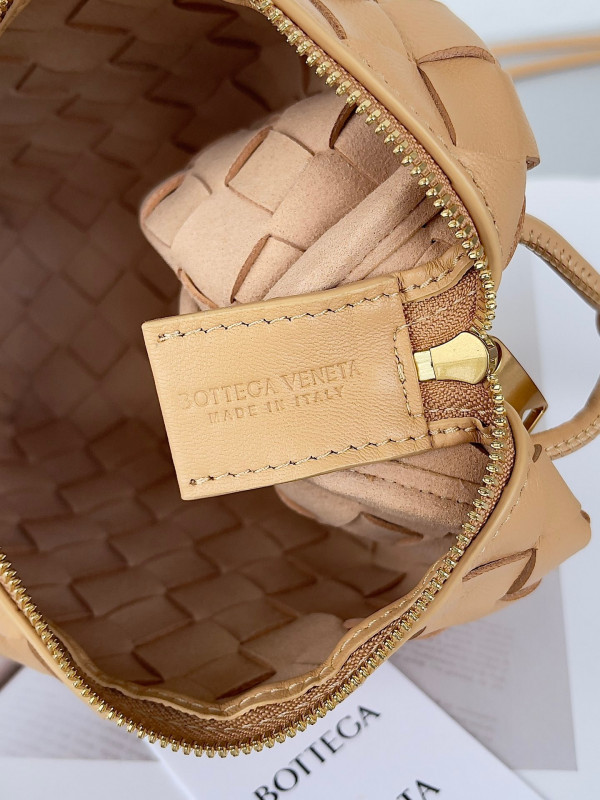 HOT SALE BOTTEGA VENETA Mini Loop Camera Bag