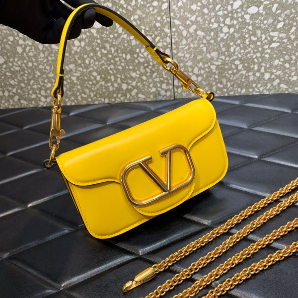 HOT SALE VALENTINO LOCÒ SMALL SHOULDER BAG IN CALFSKIN